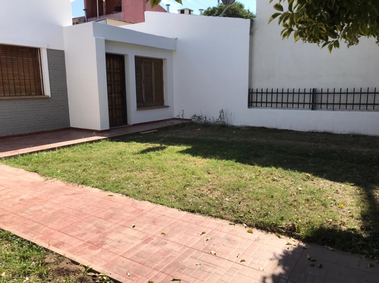 Los naranjos, Hermosa zona, sobre calle principal del barrio.-  APTA CREDITO BANCOR! 