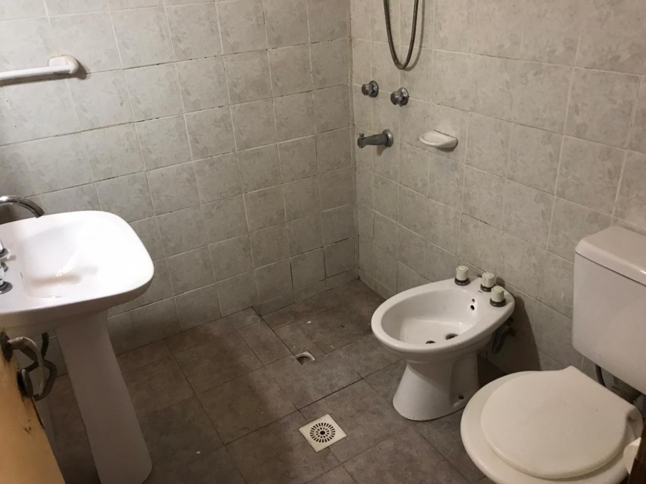 Los naranjos, Hermosa zona, sobre calle principal del barrio.-  APTA CREDITO BANCOR! 