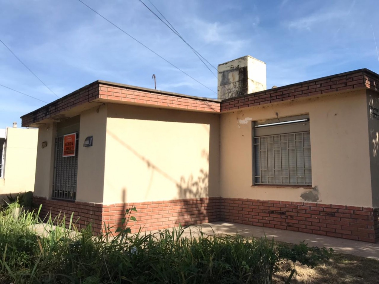 LOS GRANADOS, EXCELENTE VIVIENDA ESQUINA, BUEN ENTORNO "APTA CREDITO".- 