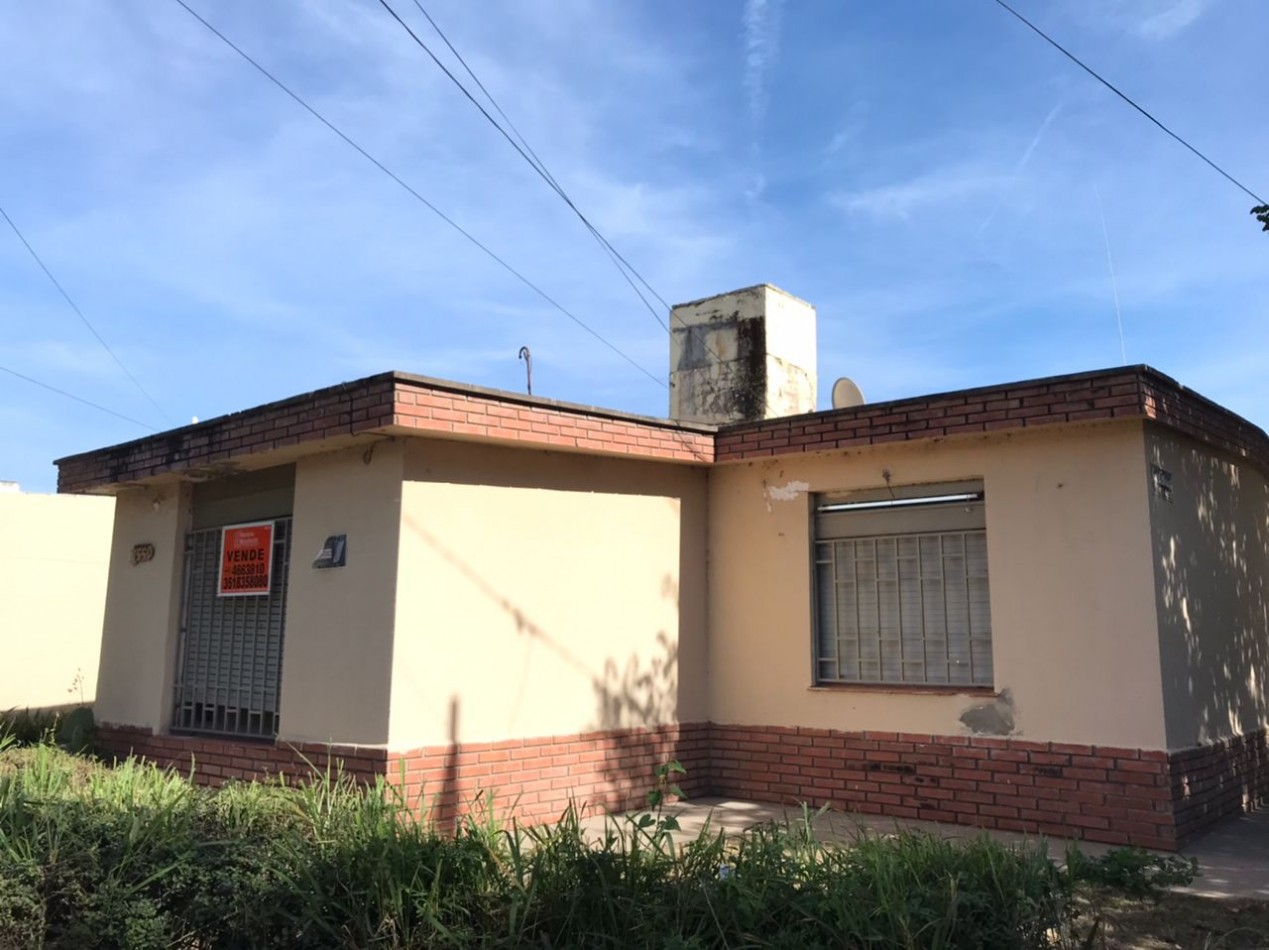 LOS GRANADOS, EXCELENTE VIVIENDA ESQUINA, BUEN ENTORNO "APTA CREDITO".- 