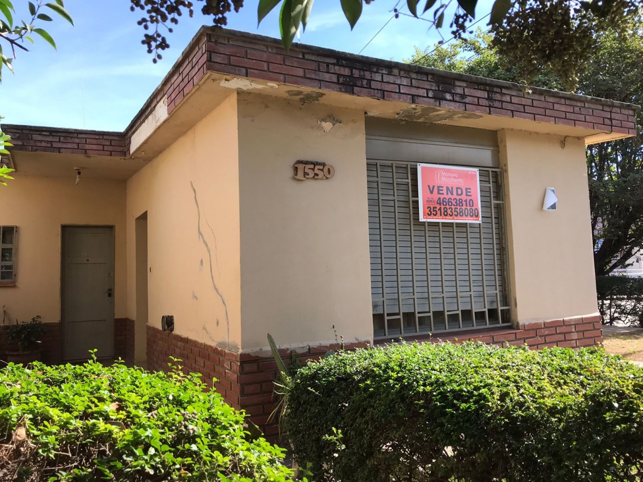 LOS GRANADOS, EXCELENTE VIVIENDA ESQUINA, BUEN ENTORNO "APTA CREDITO".- 