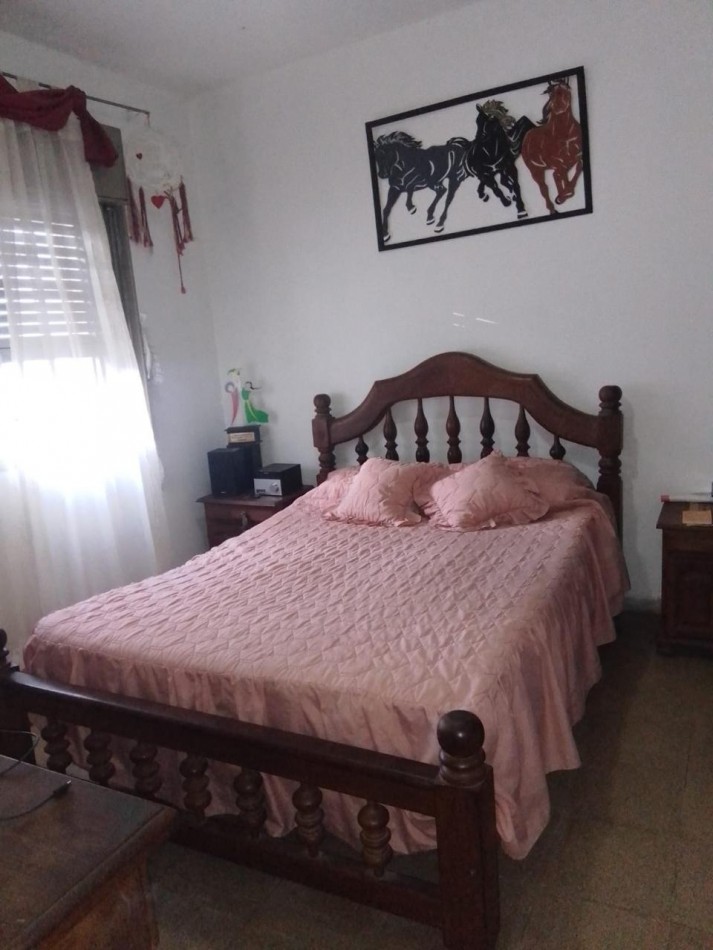 LOS GRANADOS, EXCELENTE VIVIENDA ESQUINA, BUEN ENTORNO "APTA CREDITO".- 
