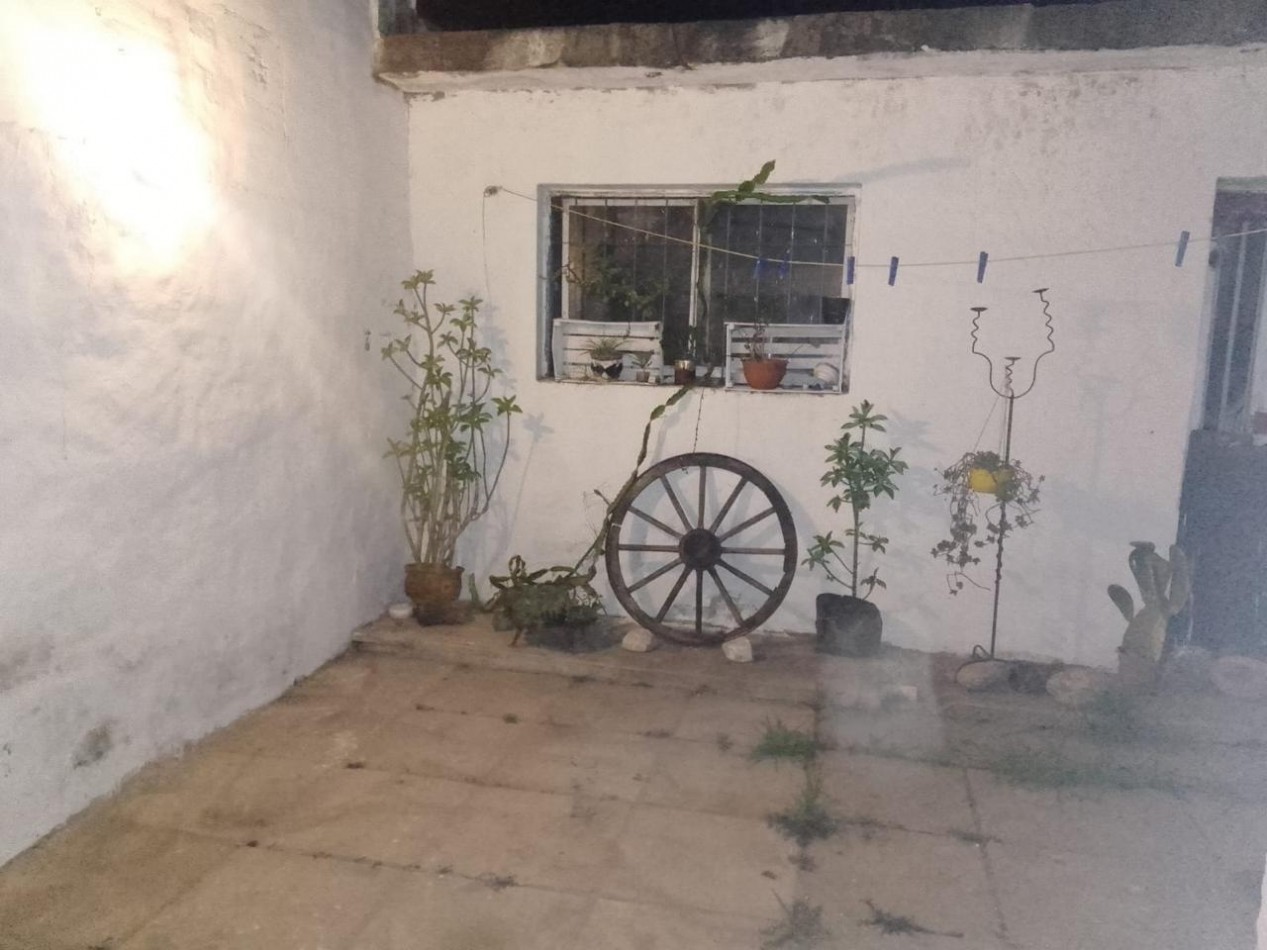 LOS GRANADOS, EXCELENTE VIVIENDA ESQUINA, BUEN ENTORNO "APTA CREDITO".- 