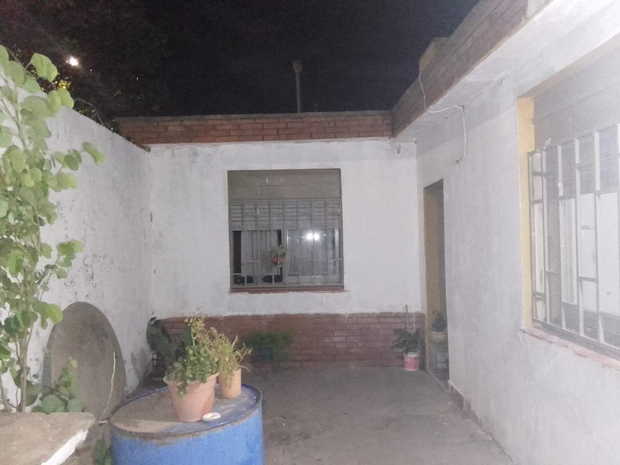 LOS GRANADOS, EXCELENTE VIVIENDA ESQUINA, BUEN ENTORNO "APTA CREDITO".- 