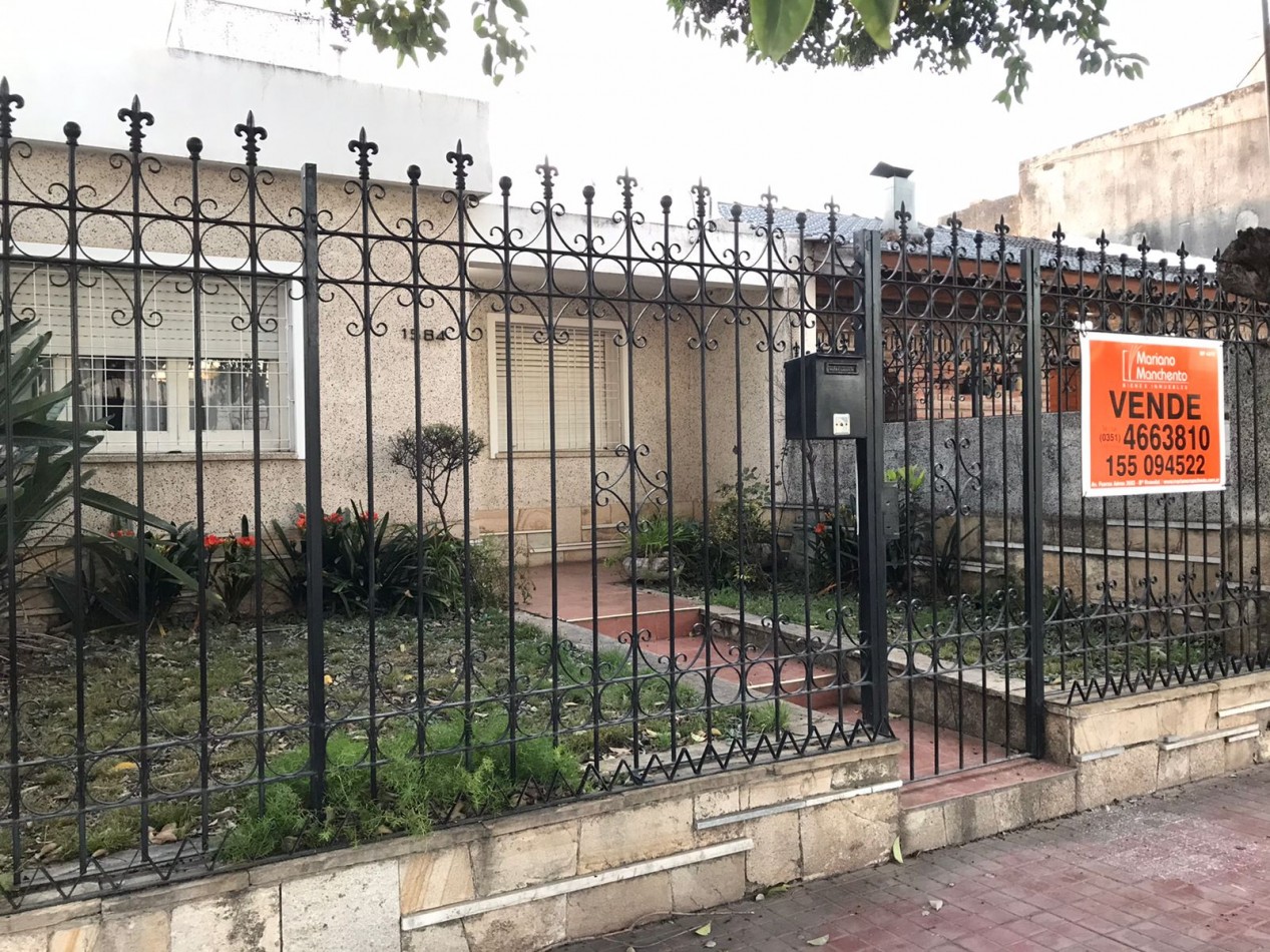 Los Naranjos a una cuadra de ruta 20, excelente propiedad.-