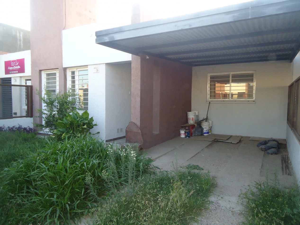 Bo Carrara de Horizonte Sur, impecable propiedad.-