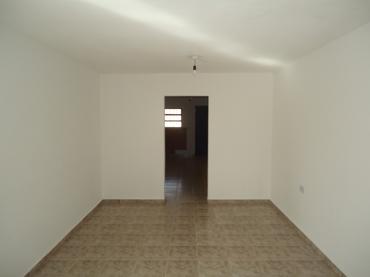 Se alquila casa en Barrio Sacchi, LINDA ZONA ( PEGADO A BARRIO CARRARA DE HORIZONTE)