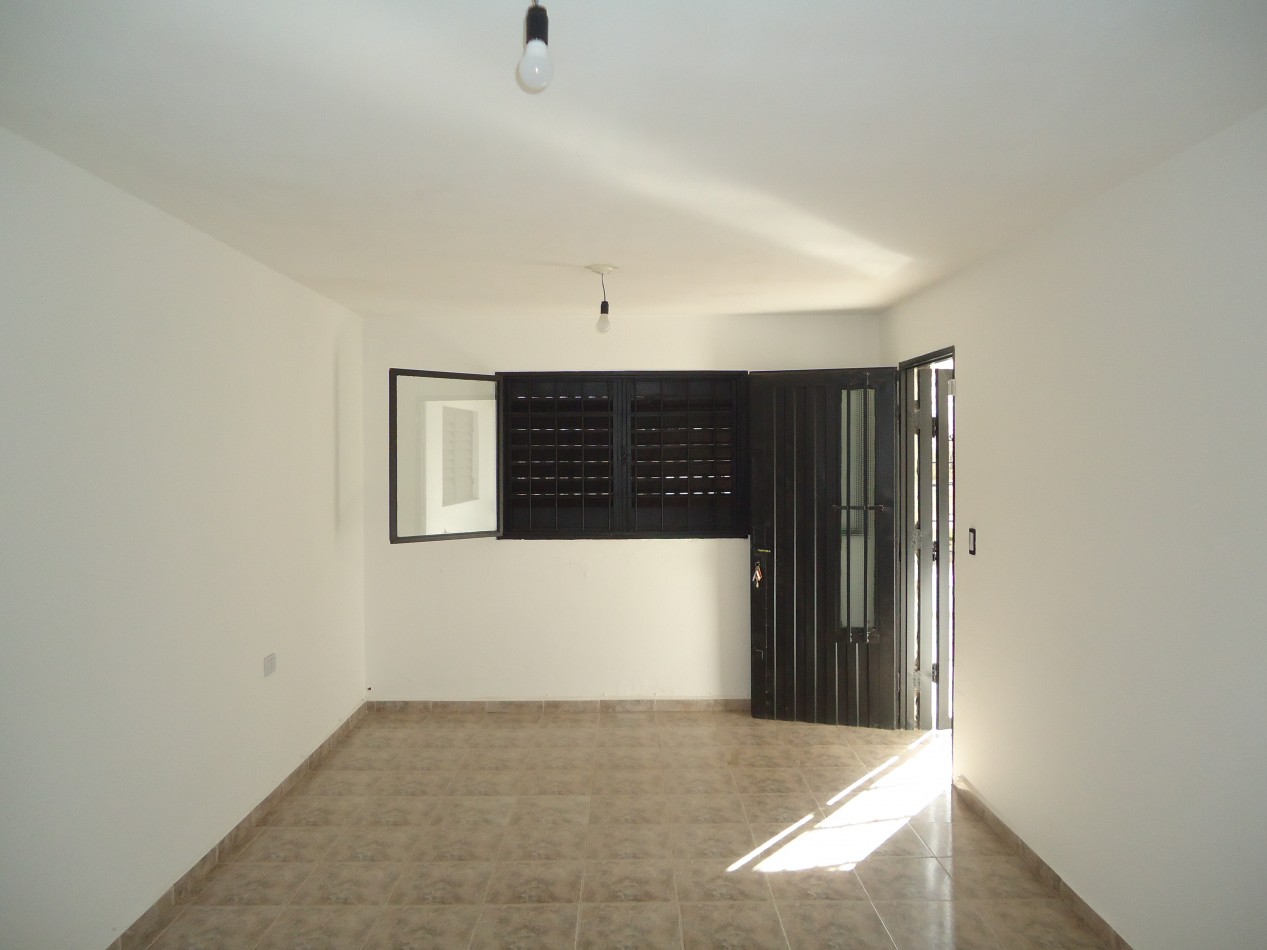 Se alquila casa en Barrio Sacchi, LINDA ZONA ( PEGADO A BARRIO CARRARA DE HORIZONTE)