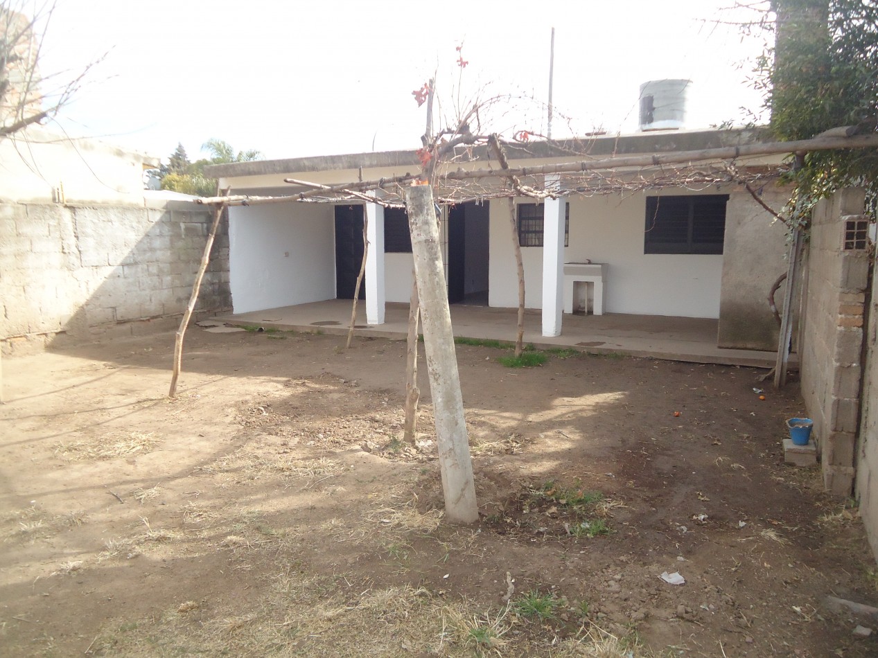 Se alquila casa en Barrio Sacchi, LINDA ZONA ( PEGADO A BARRIO CARRARA DE HORIZONTE)