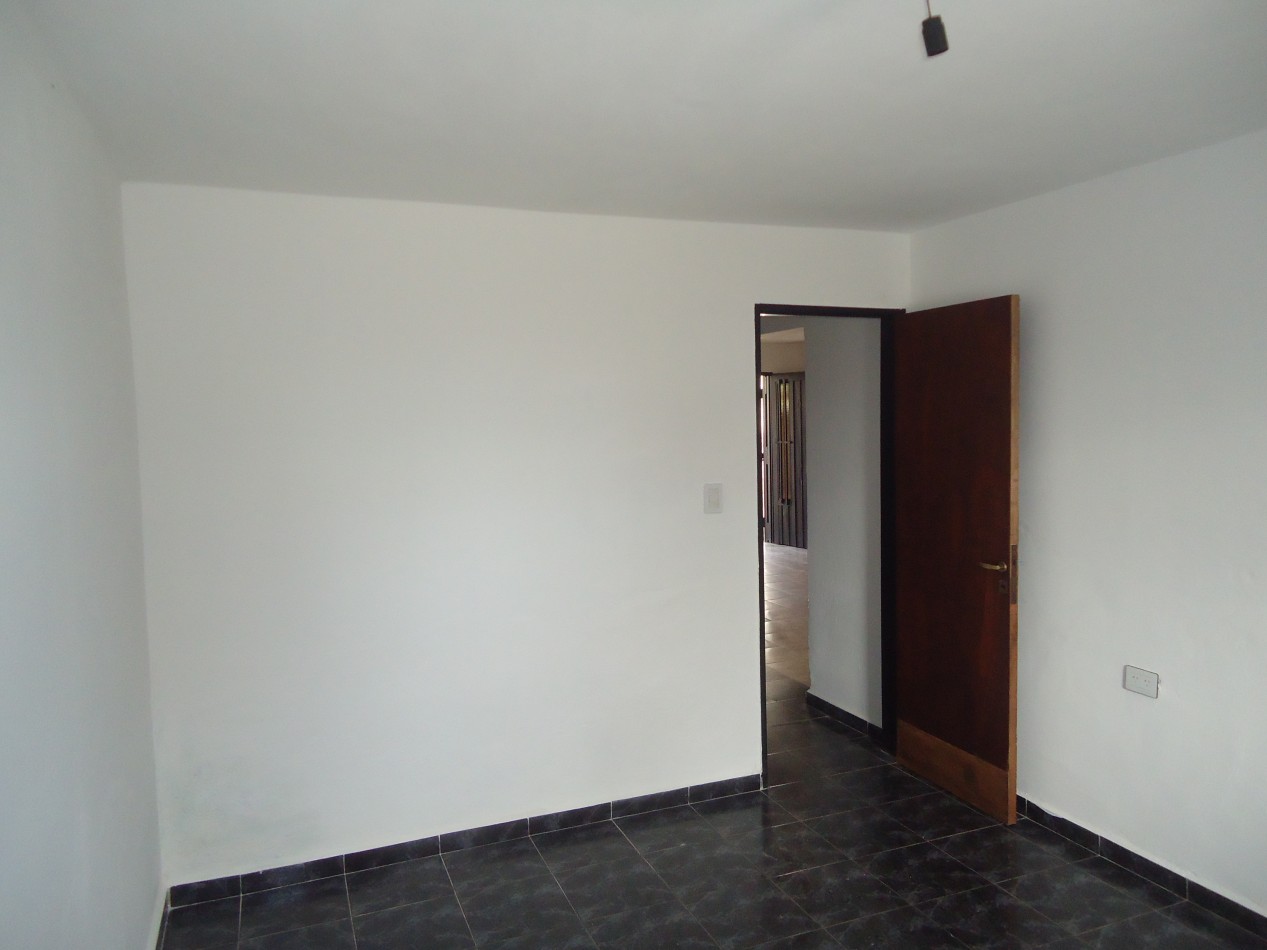 Se alquila casa en Barrio Sacchi, LINDA ZONA ( PEGADO A BARRIO CARRARA DE HORIZONTE)