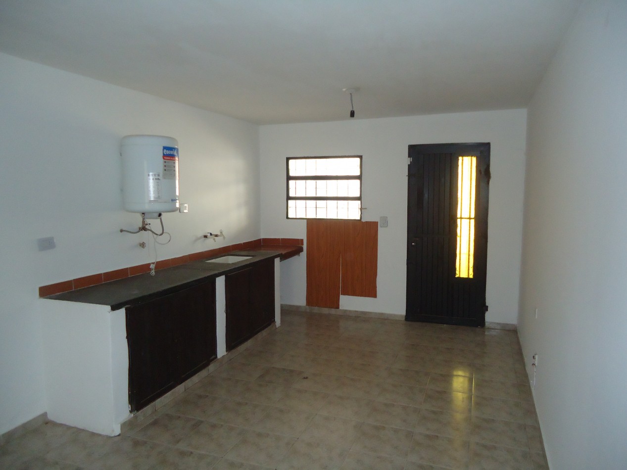 Se alquila casa en Barrio Sacchi, LINDA ZONA ( PEGADO A BARRIO CARRARA DE HORIZONTE)