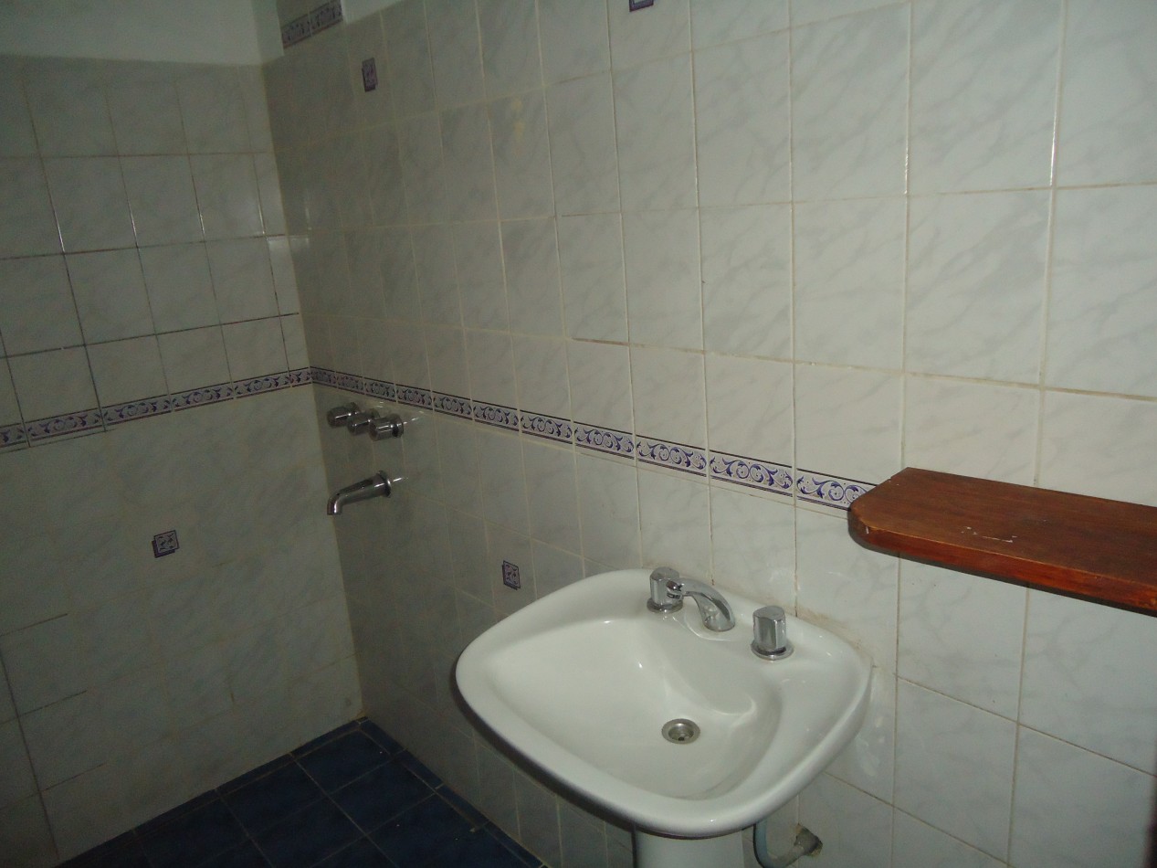Se alquila casa en Barrio Sacchi, LINDA ZONA ( PEGADO A BARRIO CARRARA DE HORIZONTE)