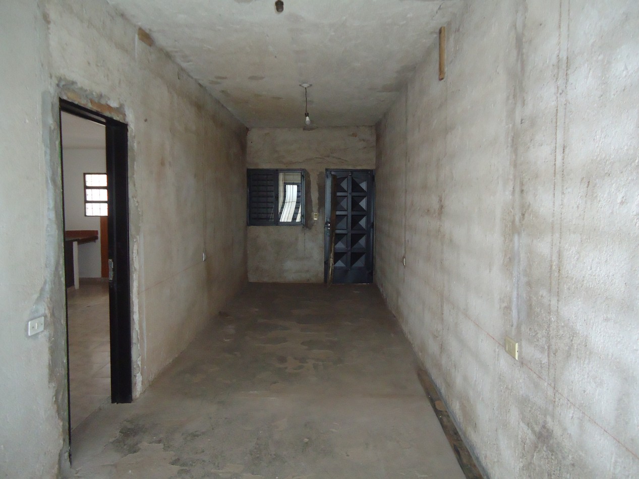 Se alquila casa en Barrio Sacchi, LINDA ZONA ( PEGADO A BARRIO CARRARA DE HORIZONTE)