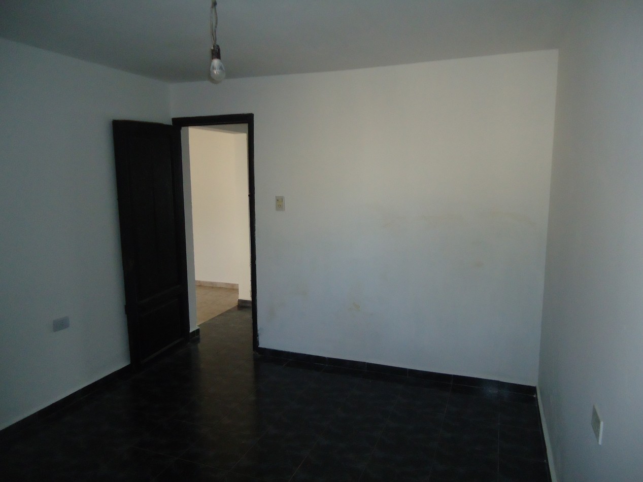 Se alquila casa en Barrio Sacchi, LINDA ZONA ( PEGADO A BARRIO CARRARA DE HORIZONTE)