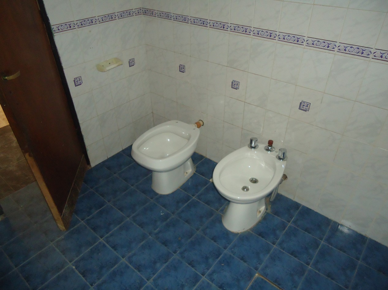 Se alquila casa en Barrio Sacchi, LINDA ZONA ( PEGADO A BARRIO CARRARA DE HORIZONTE)
