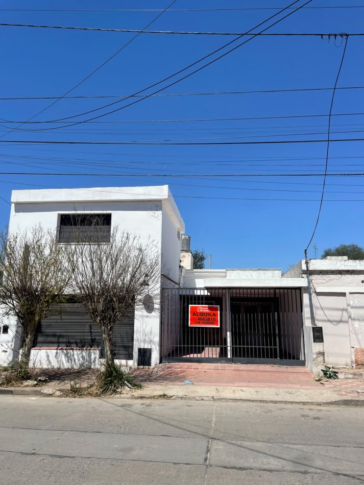 Villa Adela, casa mas local comercial ( opcional) .- Disponible OCTUBRE.