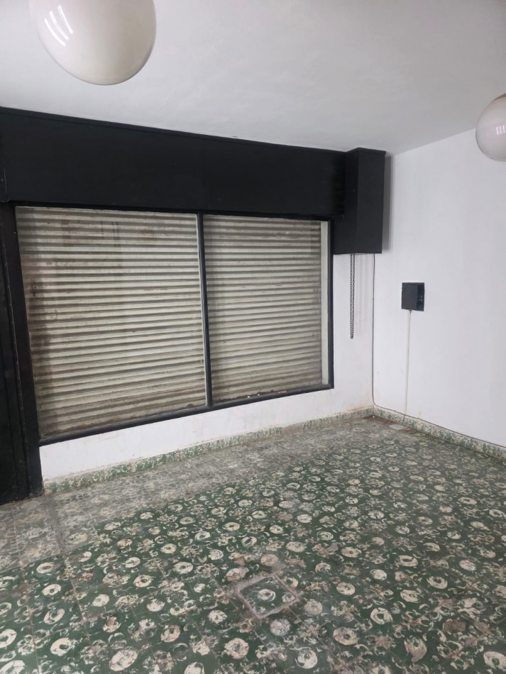 Villa Adela, casa mas local comercial ( opcional) .- Disponible OCTUBRE.