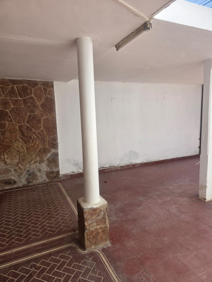 Villa Adela, casa mas local comercial ( opcional) .- Disponible OCTUBRE.