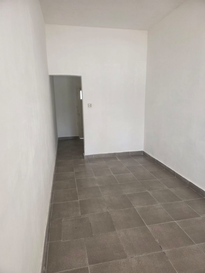 Villa Adela, casa mas local comercial ( opcional) .- Disponible OCTUBRE.