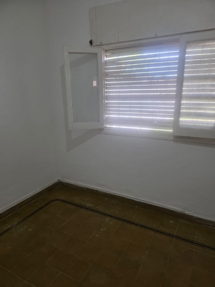 Villa Adela, casa mas local comercial ( opcional) .- Disponible OCTUBRE.