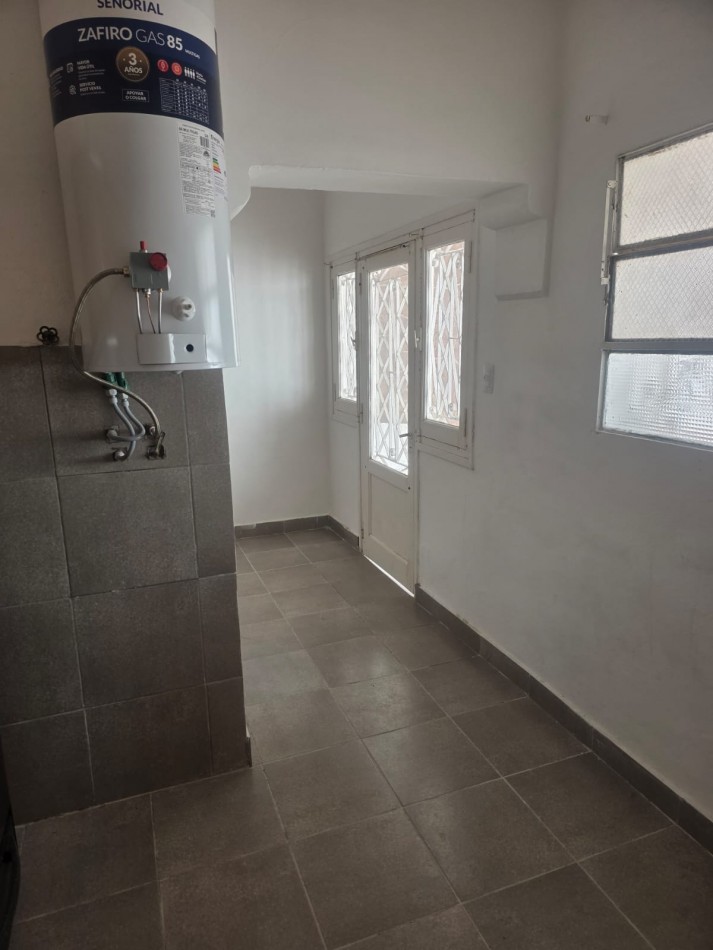 Villa Adela, casa mas local comercial ( opcional) .- Disponible OCTUBRE.
