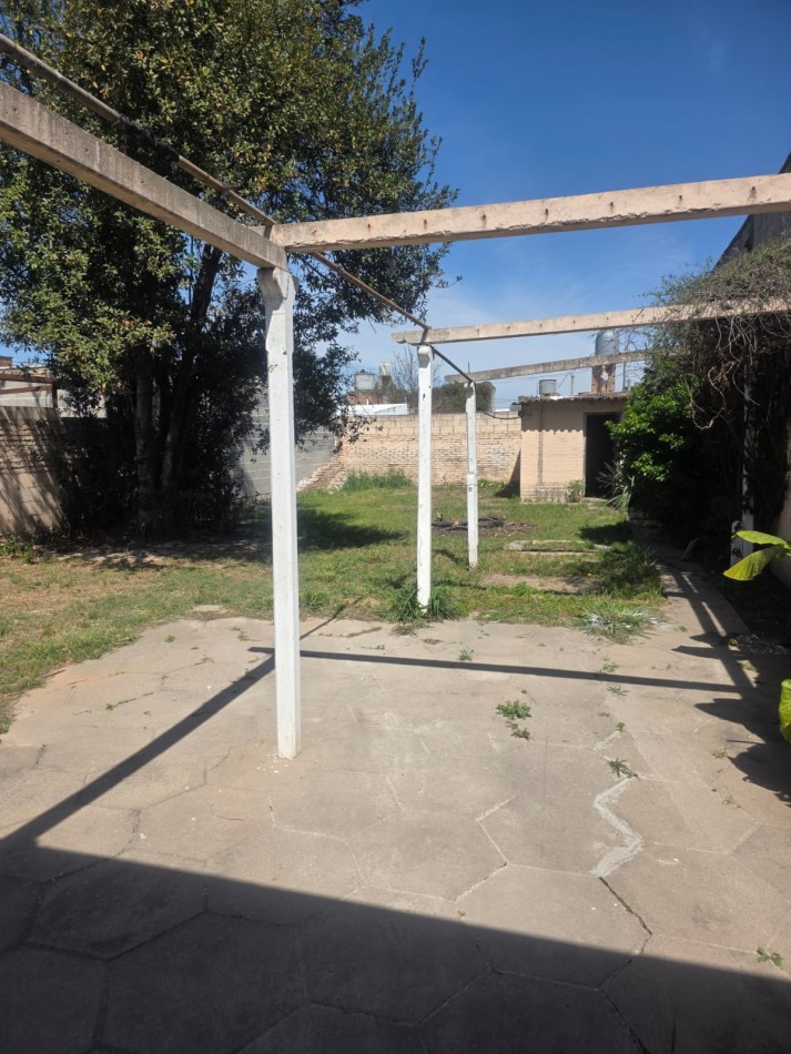 Villa Adela, casa mas local comercial ( opcional) .- Disponible OCTUBRE.