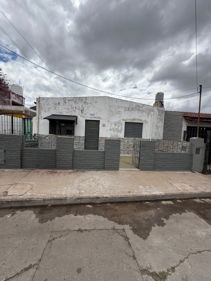 BARRIO VILLA ADELA, SE VENDE, COMODA PROPIEDAD.
