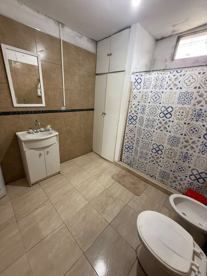 BARRIO VILLA ADELA, SE VENDE, COMODA PROPIEDAD.