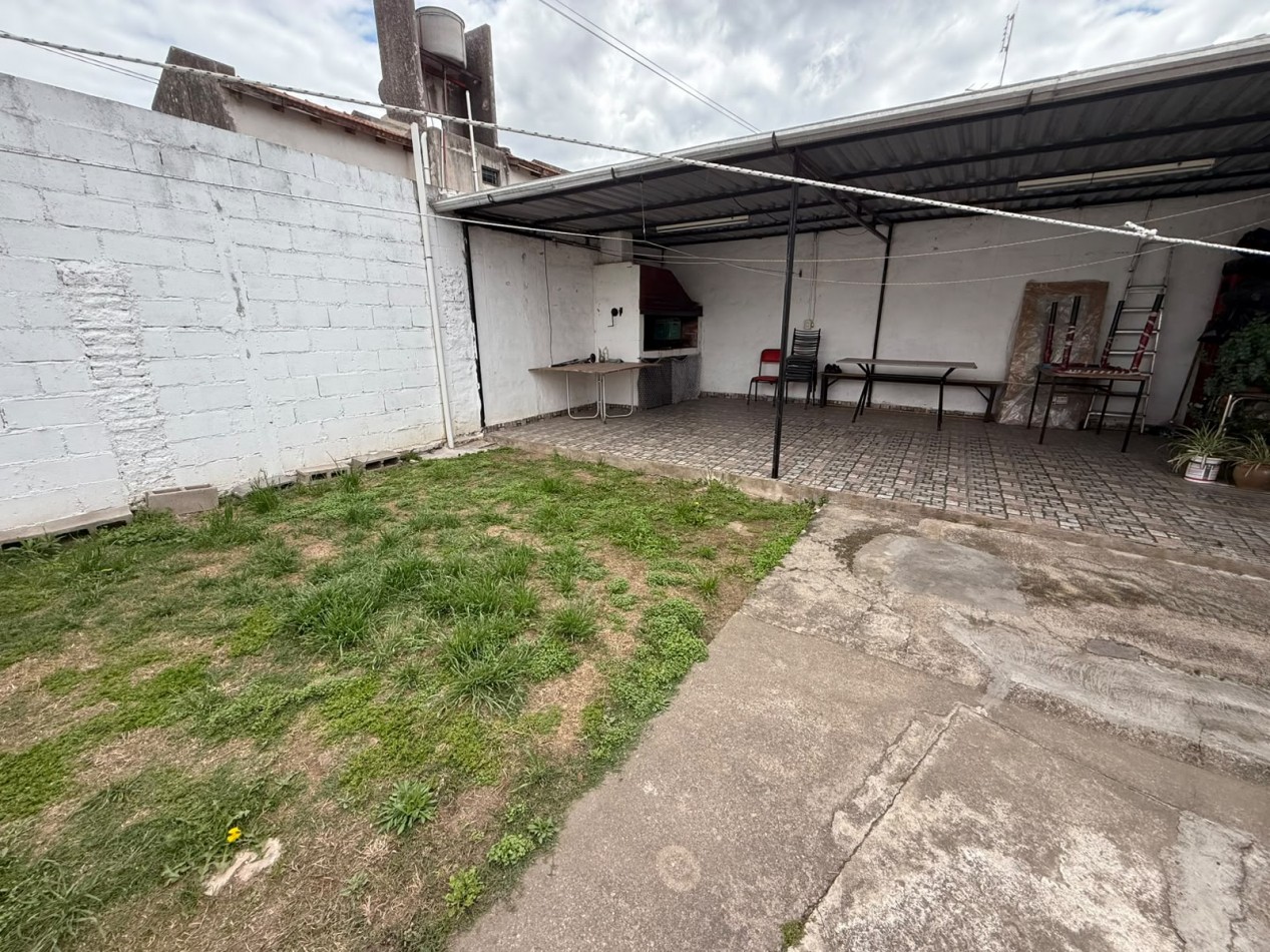 BARRIO VILLA ADELA, SE VENDE, COMODA PROPIEDAD.