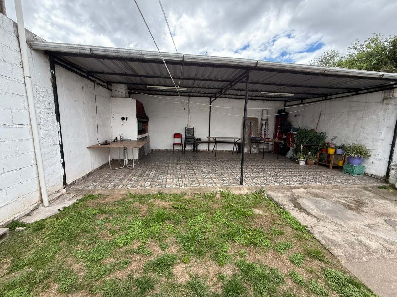 BARRIO VILLA ADELA, SE VENDE, COMODA PROPIEDAD.