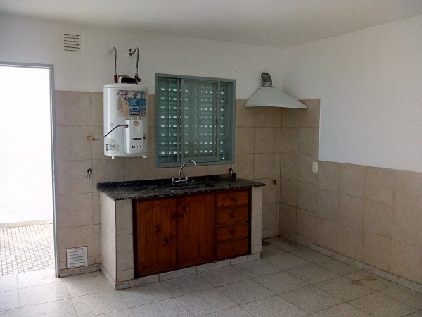 Bo Los Platanos, sobre Av. Santa Ana, departamento externo.