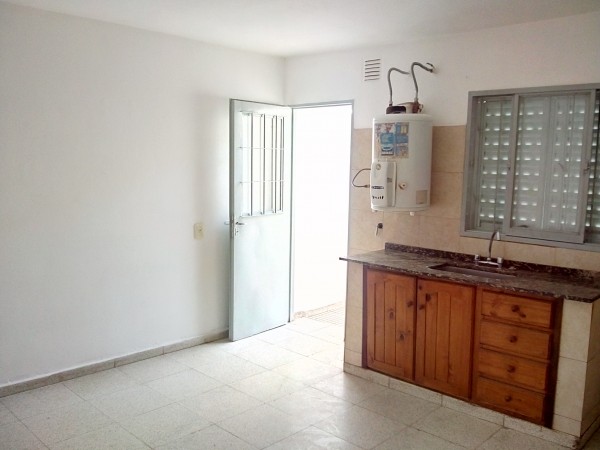 Bo Los Platanos, sobre Av. Santa Ana, departamento externo.