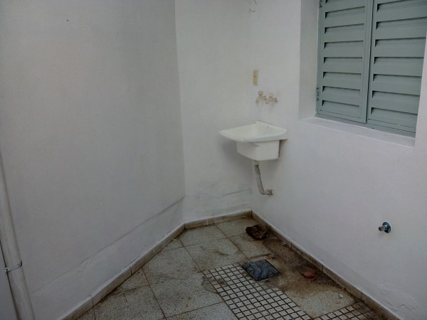 Bo Los Platanos, sobre Av. Santa Ana, departamento externo.