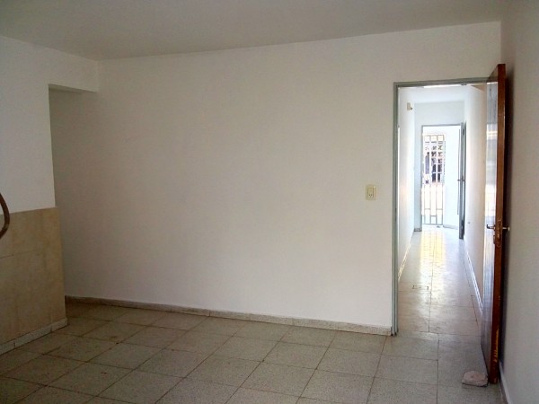 Bo Los Platanos, sobre Av. Santa Ana, departamento externo.