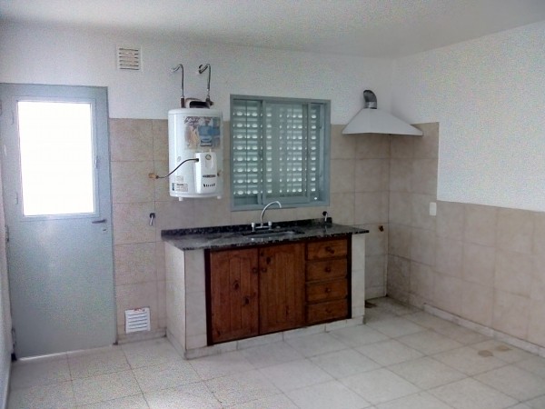 Bo Los Platanos, sobre Av. Santa Ana, departamento externo.