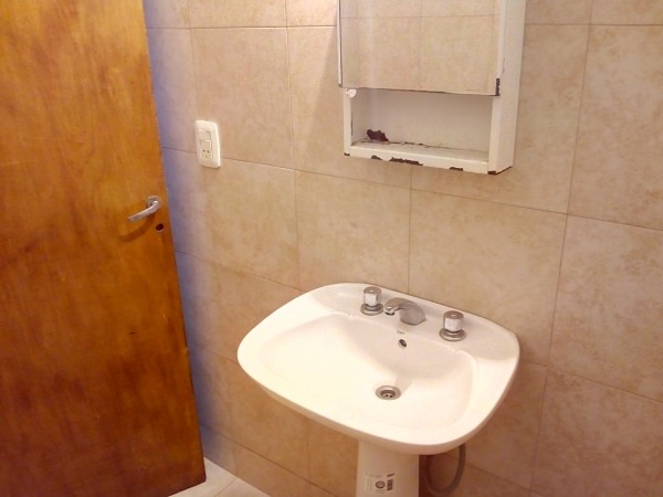 Bo Los Platanos, sobre Av. Santa Ana, departamento externo.