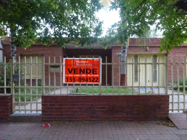 Villa Adela, linda zona, apta banco.-