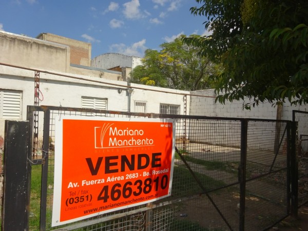 Barrio Villa Adela,  dos propiedades en un mismo terreno. Oportunidad de inversion