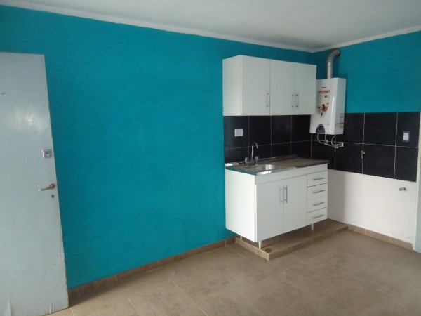 Villa Union, departamento planta alta sobra calle principal.-
