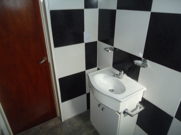 Villa Union, departamento planta alta sobra calle principal.-