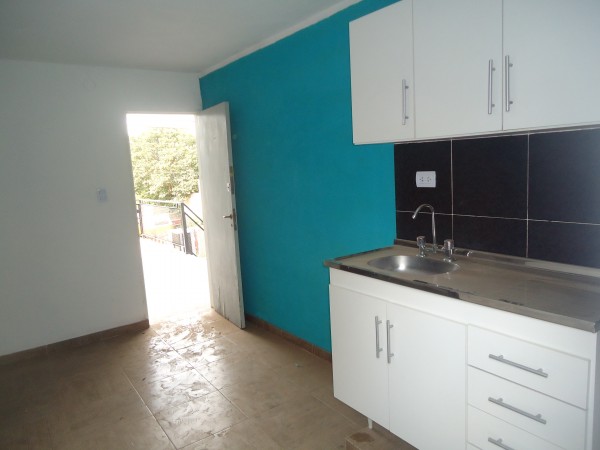 Villa Union, departamento planta alta sobra calle principal.-