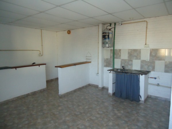 Villa Adela a dos cuadras de ruta 20.- DEPARTAMENTO PLANT ALTA CON INGRESO COMPARTIDO.-