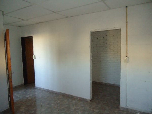 Villa Adela a dos cuadras de ruta 20.- DEPARTAMENTO PLANT ALTA CON INGRESO COMPARTIDO.-