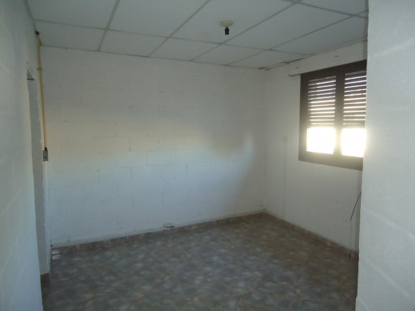 Villa Adela a dos cuadras de ruta 20.- DEPARTAMENTO PLANT ALTA CON INGRESO COMPARTIDO.-