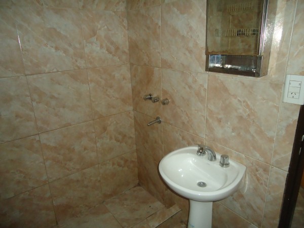 Villa Adela a dos cuadras de ruta 20.- DEPARTAMENTO PLANT ALTA CON INGRESO COMPARTIDO.-