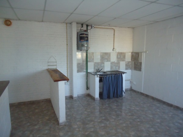 Villa Adela a dos cuadras de ruta 20.- DEPARTAMENTO PLANT ALTA CON INGRESO COMPARTIDO.-