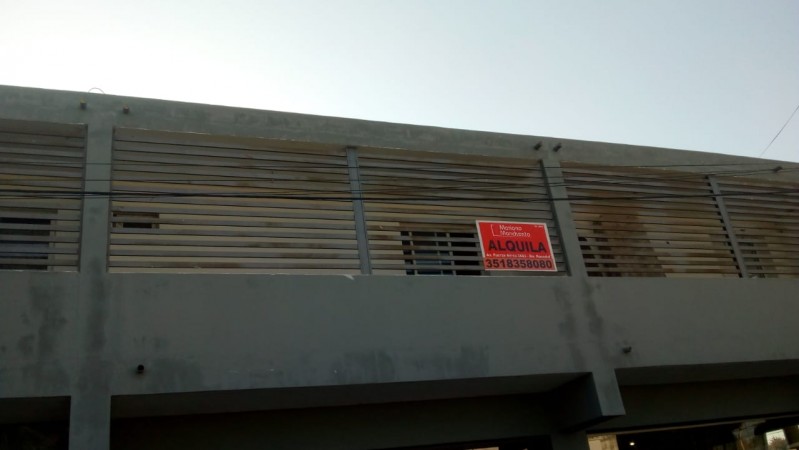 Las Palmas, departamento en complejo.-