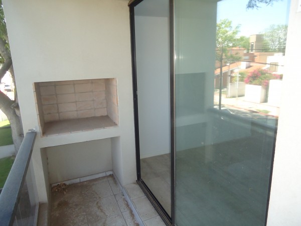 QUATRO HOUSING COMPLEJO CERRADO SOBRE CALLE VIEYTES.-