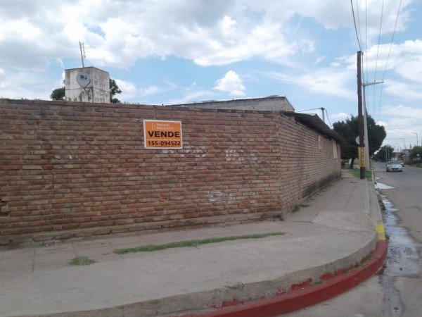 Barrio Los Granados, se vende propiedad con galpon. ACTUALMENTE CON RENTA.- 
