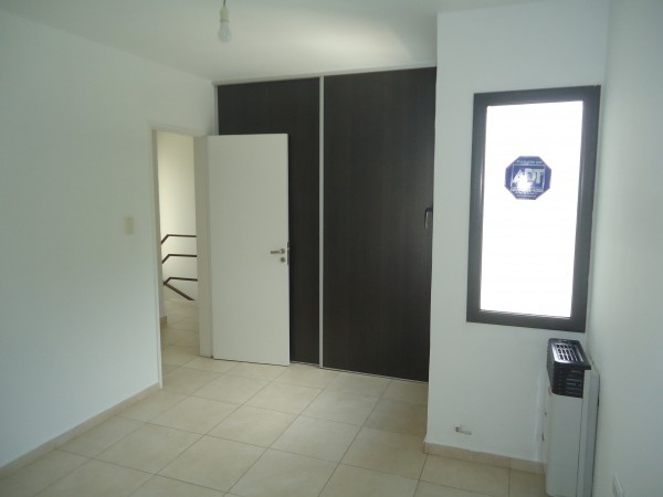 Ameghino sur " Duplex" complejo cerrado, linda zona.-